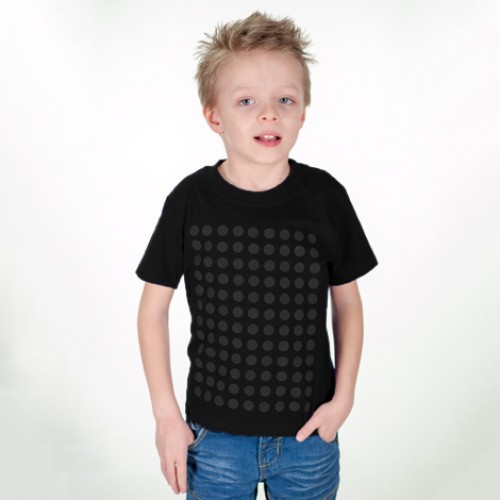 Čierne detské tričko pokryté guličkami zo suchého zipsu